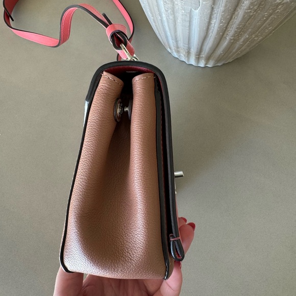 Authentic gently used Louis Vuitton Lockme pink bag - Picture 4 of 8